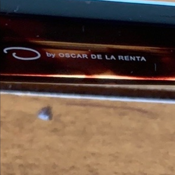 Oscar de la Renta sunglasses with case. - Picture 4 of 5